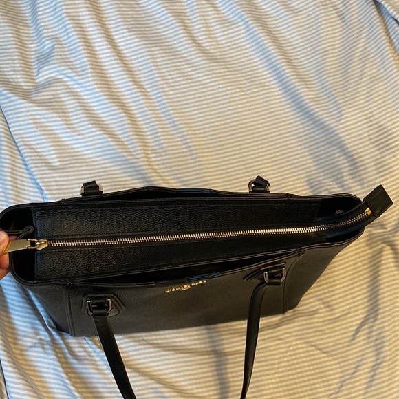 *SOLD* Michael Kors Purse - Picture 8 of 16